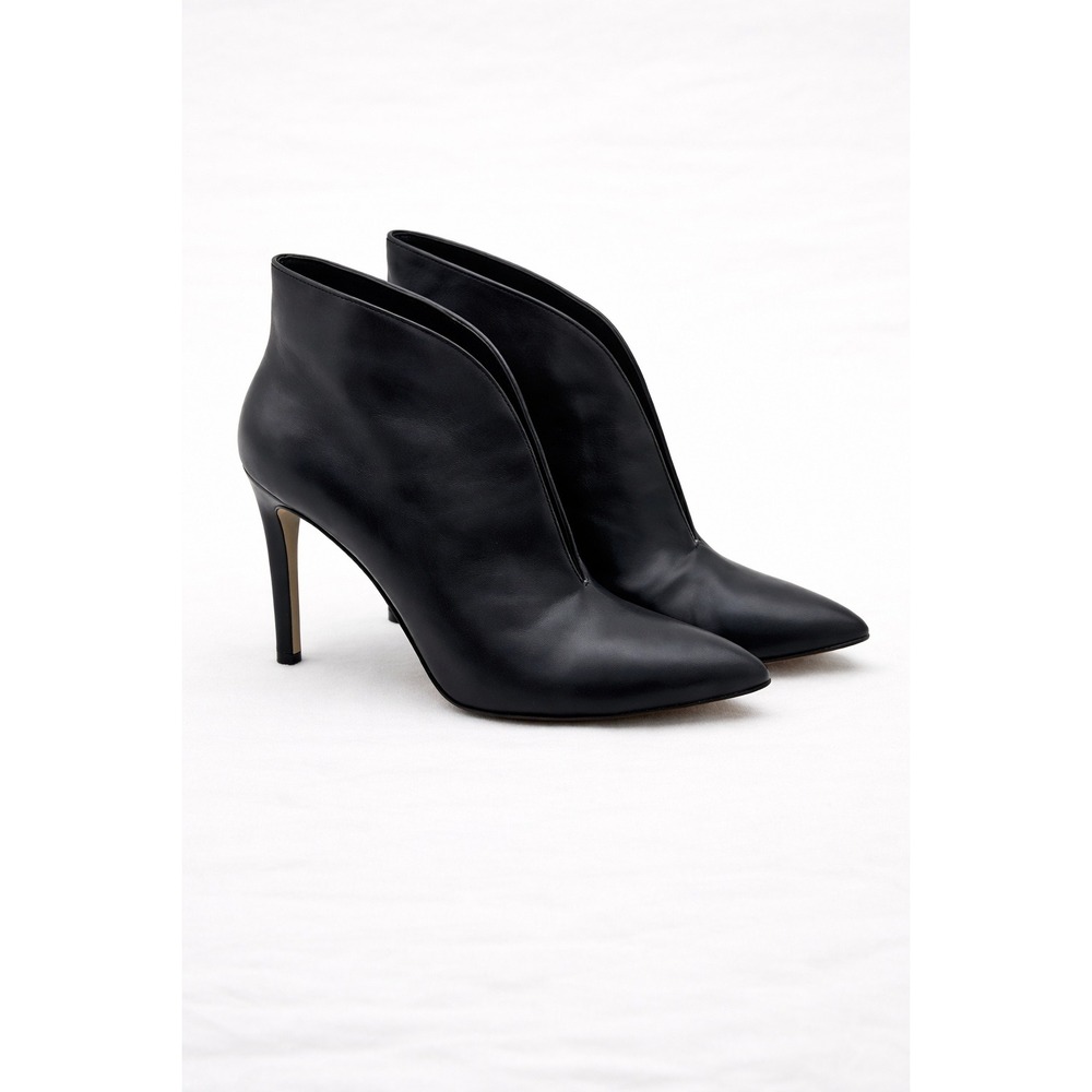 Nine West‎ Womens 9.5M Black Leather Pointed Toe V-Cut Ankle Boots